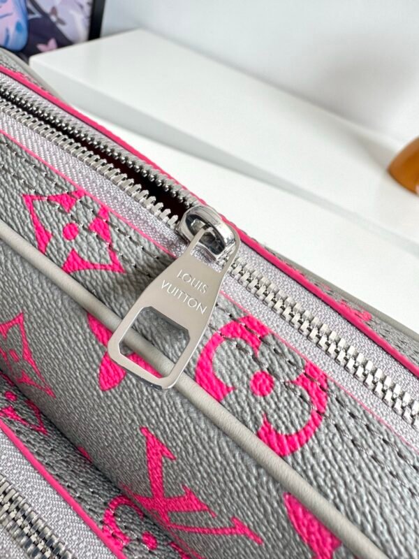 LOUIS VUITTON Nil messenger bag M15024