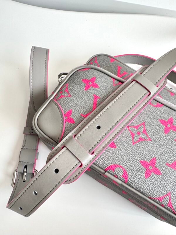 LOUIS VUITTON Nil messenger bag M15024