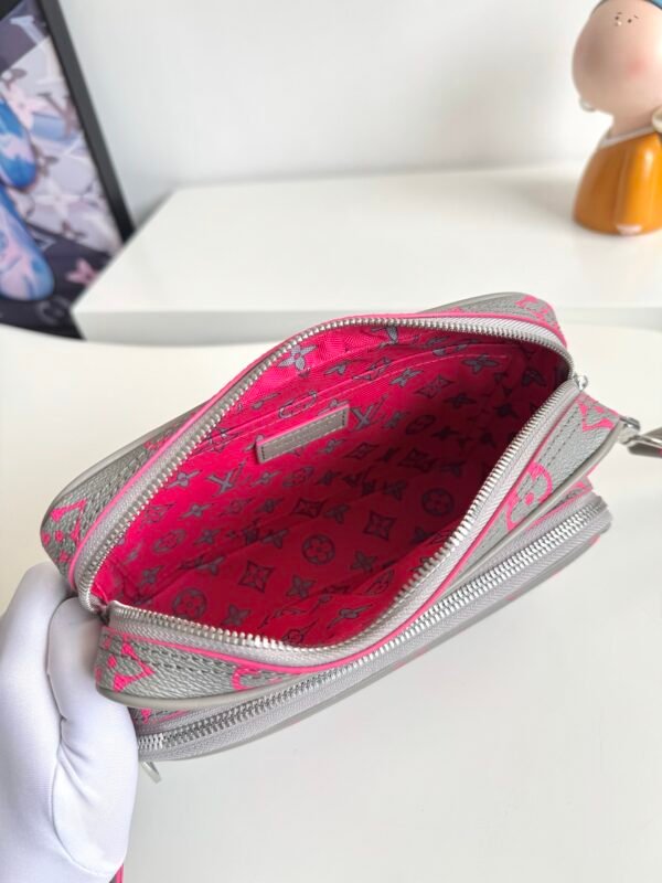 LOUIS VUITTON Nil messenger bag M15024