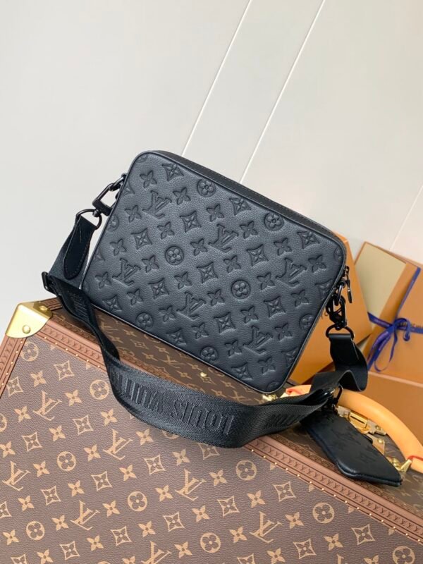 LOUIS VUITTON Trio Messenger M46602