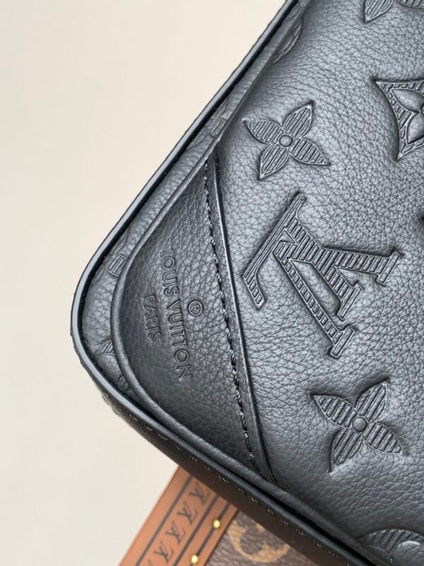 LOUIS VUITTON Trio Messenger M46602
