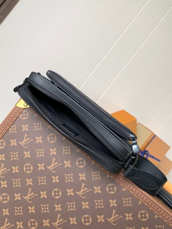 LOUIS VUITTON Trio Messenger M46602