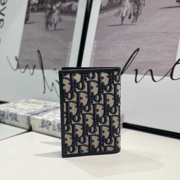 30 Montaigne Passport Holder