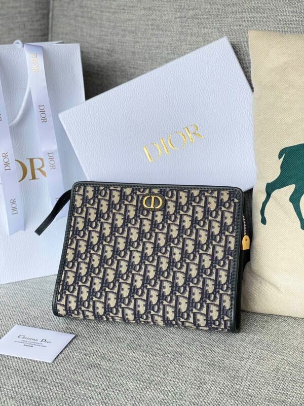 30 Montaigne Dea Clutch