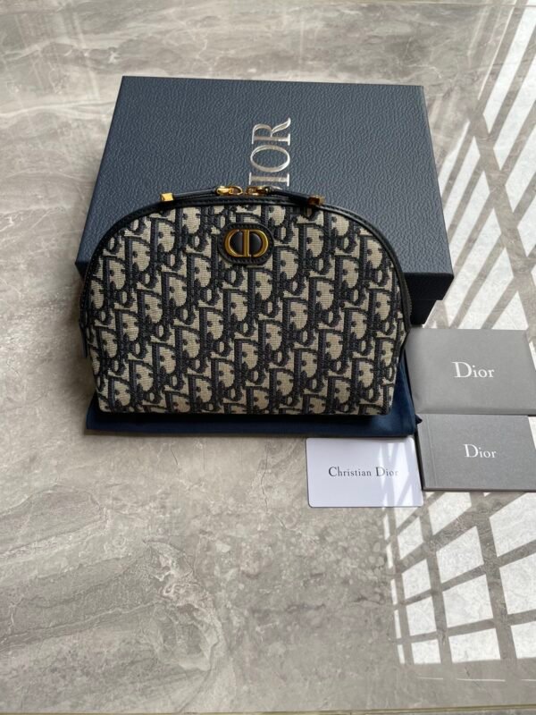 30 Montaigne Aphrodite Clutch