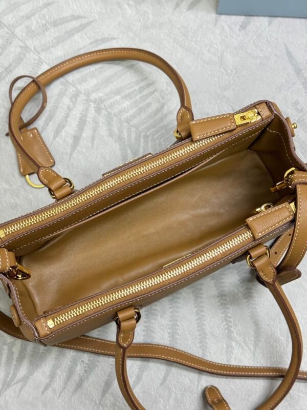 Medium Prada Galleria leather bag