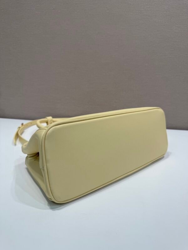 Medium Prada Galleria leather bag