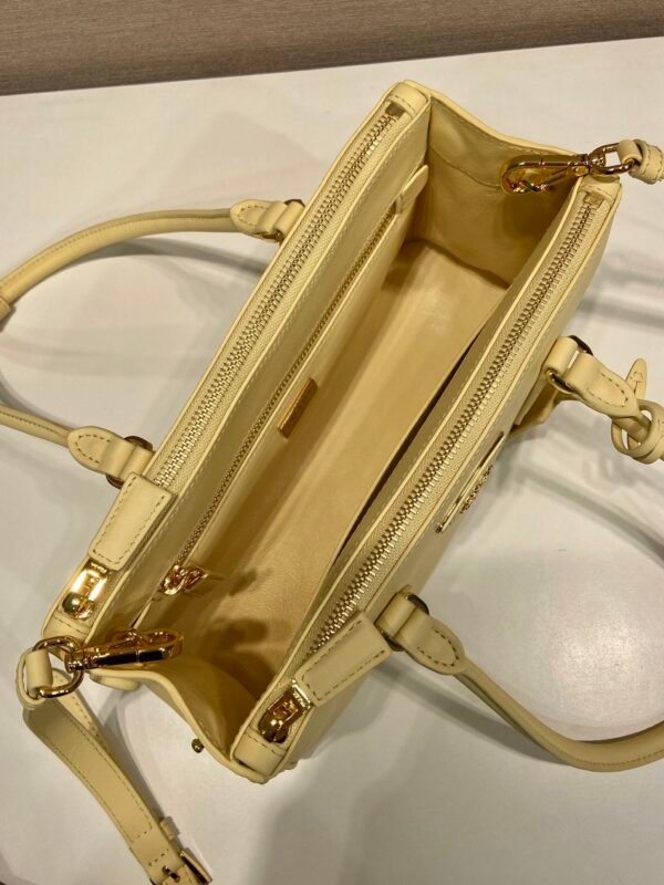 Medium Prada Galleria leather bag