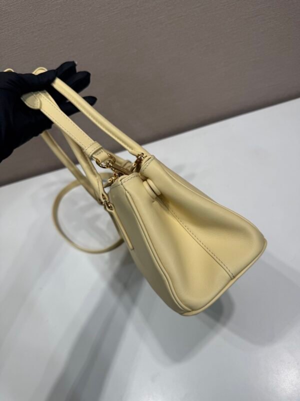 Medium Prada Galleria leather bag