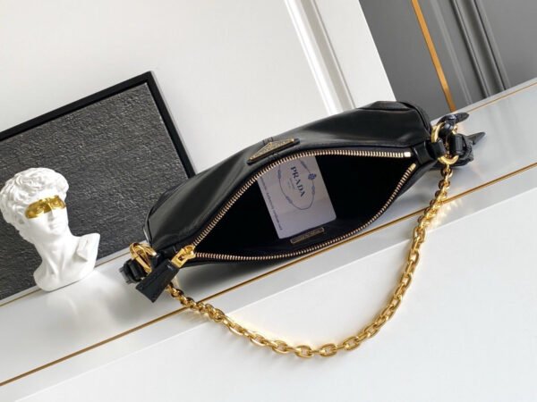 Prada Re-Edition 2002 medium leather shoulder bag