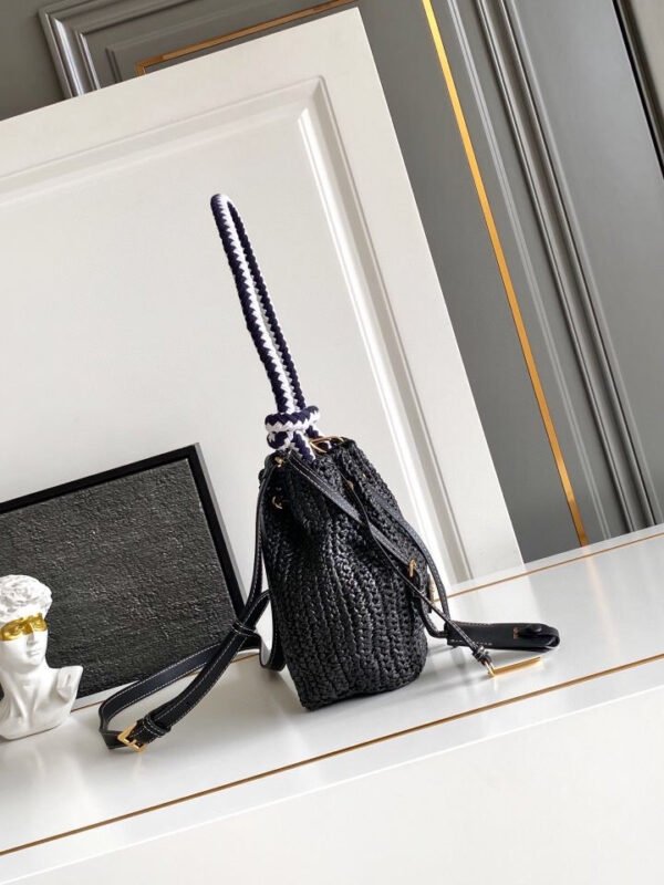 Crochet mini bucket bag