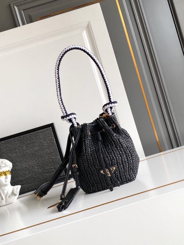 Crochet mini bucket bag