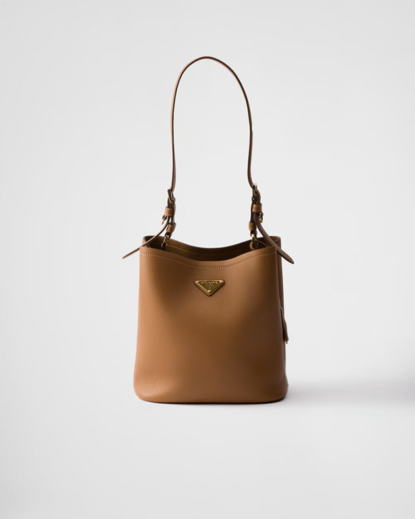 Medium leather bag