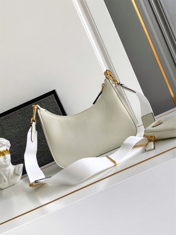 Prada Re-Edition 2005 leather bag