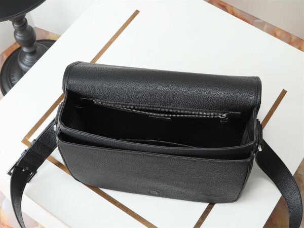 Leather shoulder bag