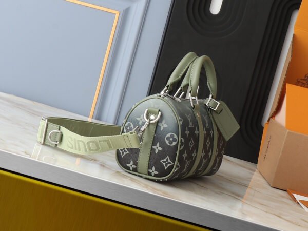 LOUIS VUITTON Keepall Bandoulière 25 M11591