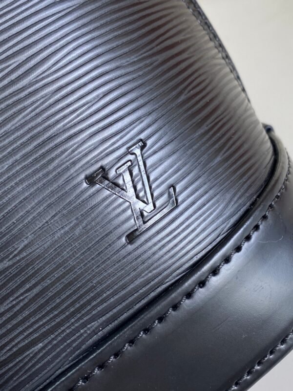 LOUIS VUITTON Alma BB